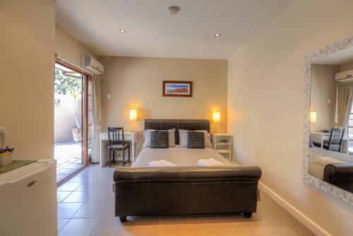 Waikiki Beach Bed And Breakfast Hopeland Exterior photo